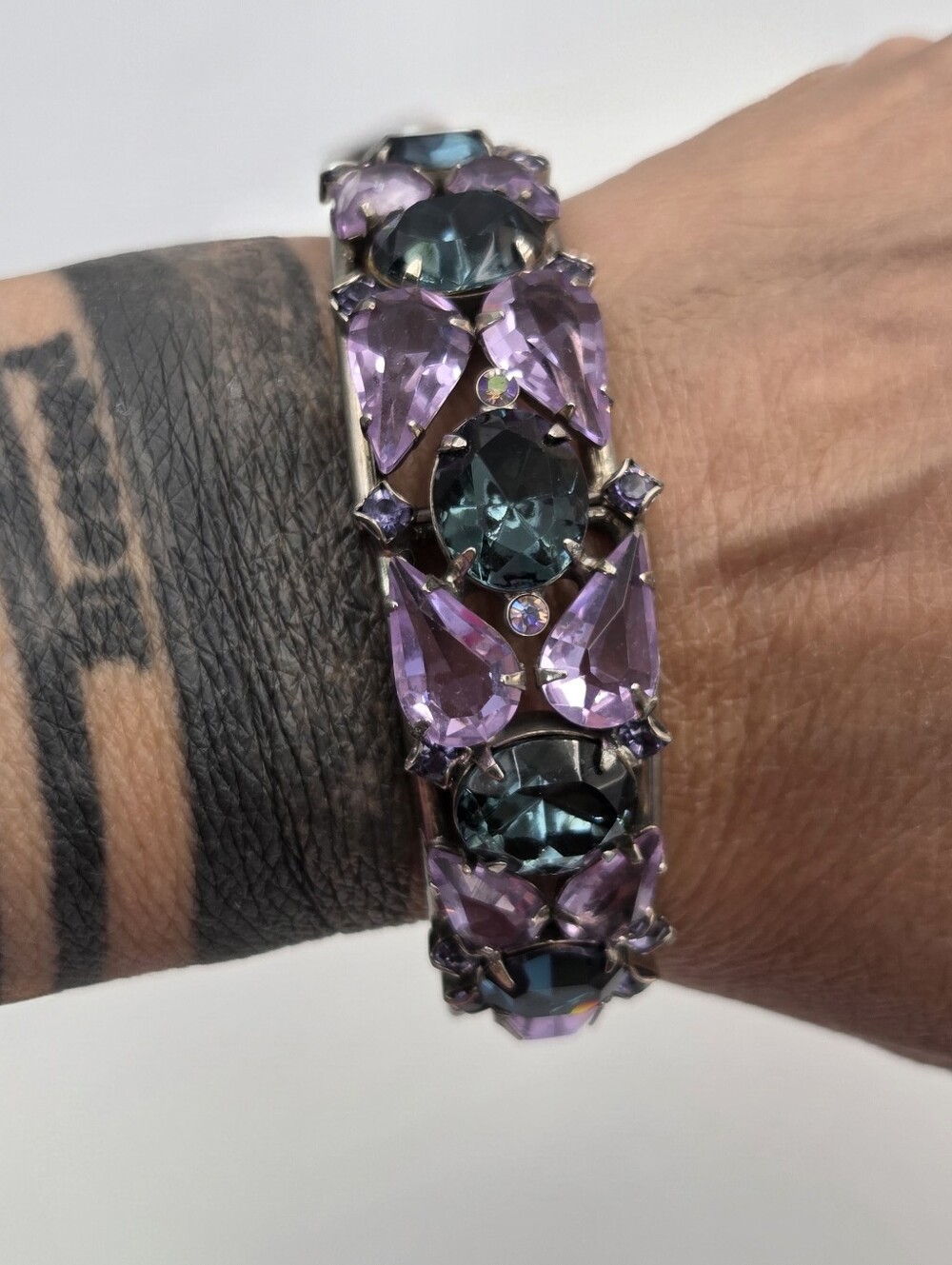 NEW SORRELLI PURPLE BLUE CLAMPER BRACELET - Picture 3 of 10